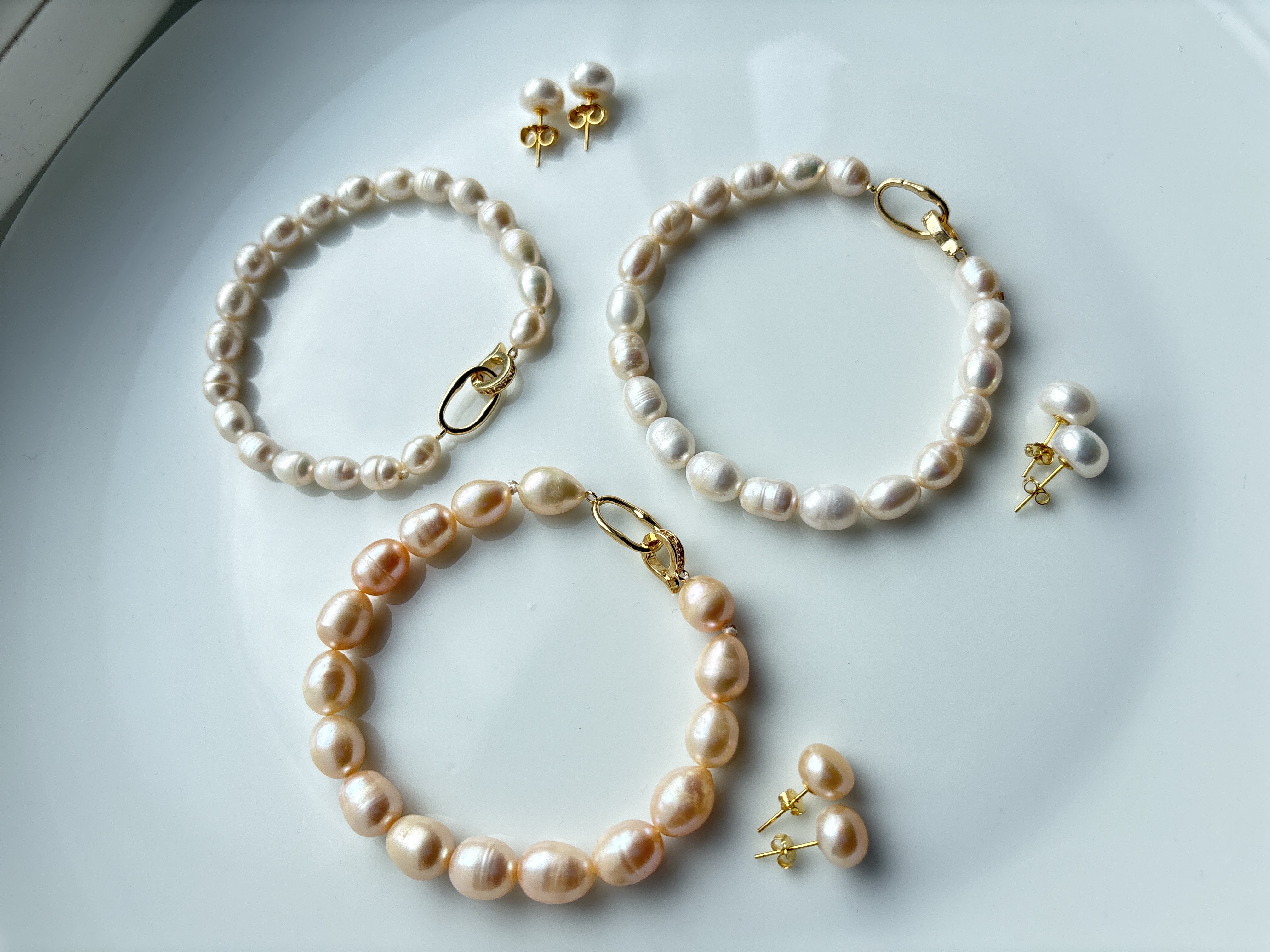 Pearl bracelet and studs 